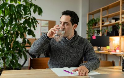 ¿Realmente necesitamos 2 litros de agua diarios?